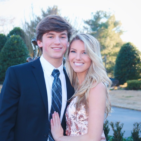 Meet your Posher, Addison - Picture 1 of 1